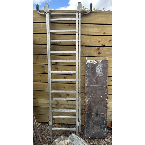 25 - Step ladders and platform