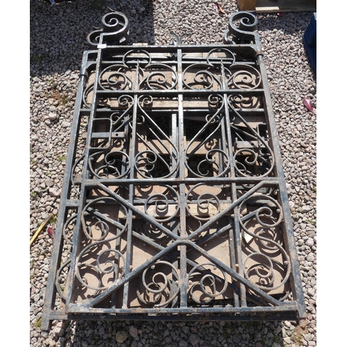 289 - Pair of wrought iron gates - Approx W: 115cm H: 120cm