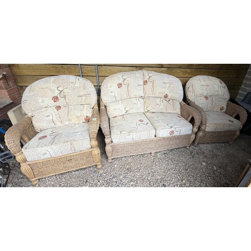 42 - Conservatory suite