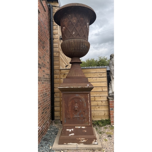 43 - Huge cast iron urn - Approx Height: 365cm Width: 94cm Depth: 94cm