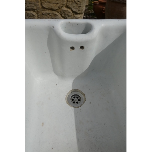 120 - Belfast basin - Approx L: 59cm W: 40cm H: 27cm