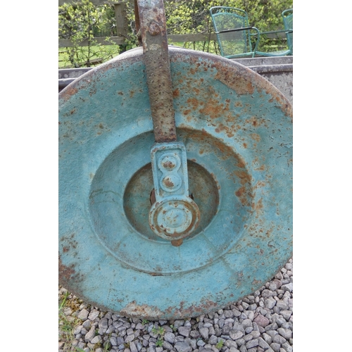 221 - Vintage garden roller - Approx H: 133cm W: 55cm