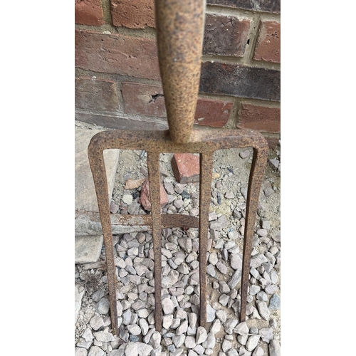 38 - Collection of vintage tools