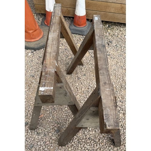 41 - Set of wooden trestles