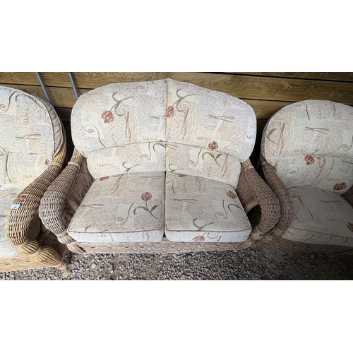 42 - Conservatory suite