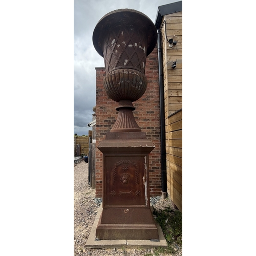 43 - Huge cast iron urn - Approx Height: 365cm Width: 94cm Depth: 94cm