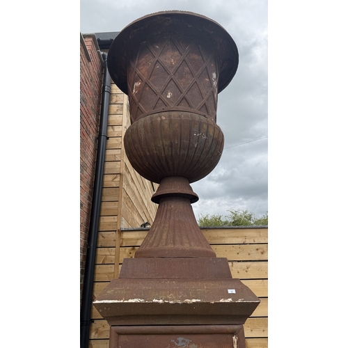 43 - Huge cast iron urn - Approx Height: 365cm Width: 94cm Depth: 94cm
