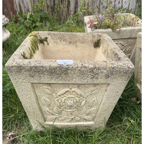 51 - Set a three stone garden pots