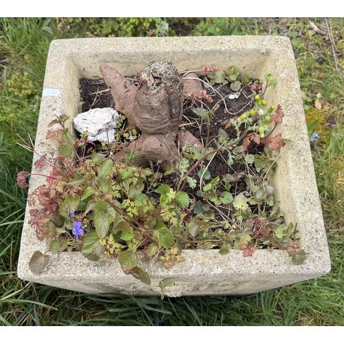 51 - Set a three stone garden pots