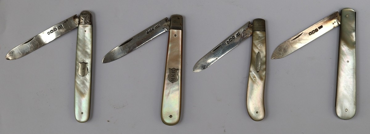4x Mother of Pearl handled, hallmarked silver bladed fruit knives, 3 ...
