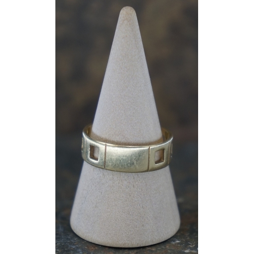 108 - 18ct gold ring size O - Approx 4.25g