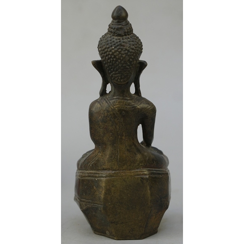 260 - Bronze seated Buddha Angkor civilization, Cambodia circa 15thC - Approx H:23cm
