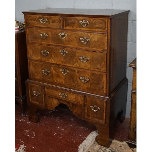 387 - Early 18th century chest of drawers on base with drawers  - Approx W:95 cm D:55 cm H:125 cm