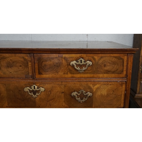 387 - Early 18th century chest of drawers on base with drawers  - Approx W:95 cm D:55 cm H:125 cm