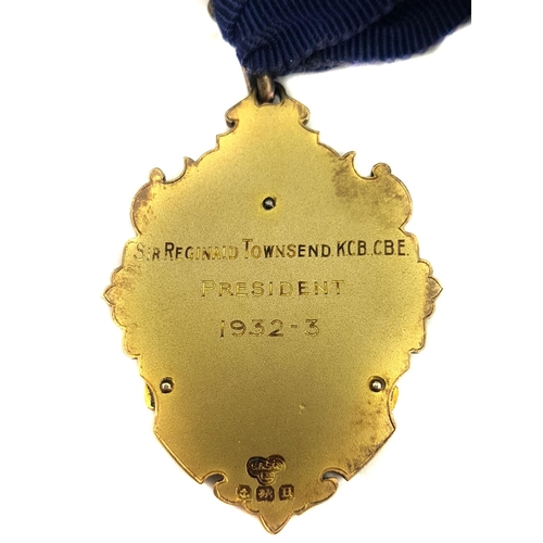 214 - Goldsmiths and Silversmiths Company Limited - A silver and enamel presentation medal for The Institu... 