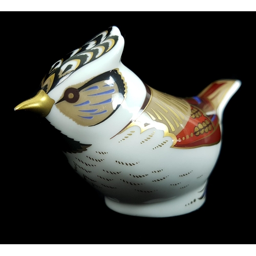 137 - A Royal Crown Derby Collectors Guild paperweight figure of a Crested Tit, gold 21 button, 10cm max, ... 