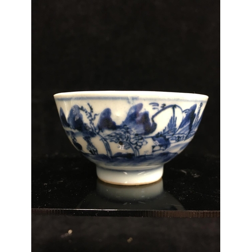 116 - A group of Chinese blue and white porcelain, comprising: Saucer dish decorated with phoenix and scro... 