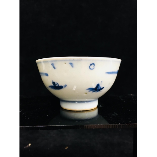 116 - A group of Chinese blue and white porcelain, comprising: Saucer dish decorated with phoenix and scro... 