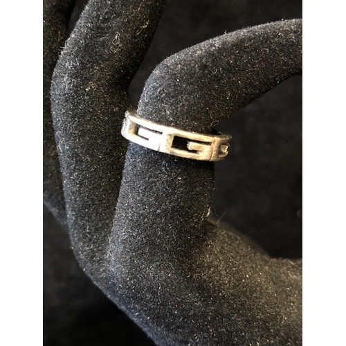 13 - Gucci - A white gold G logo unisex ring, formed as six G  openwork letters and a blank rectangle, st... 