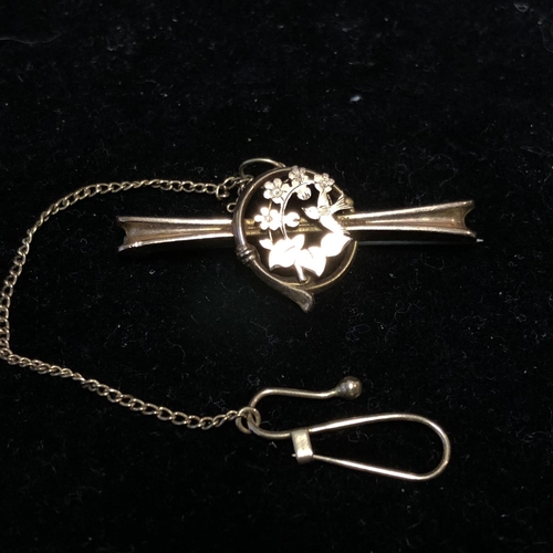 19 - A 9ct gold sweetheart brooch, formed as a cutwork bird with flower stem within ring on a bar setting... 