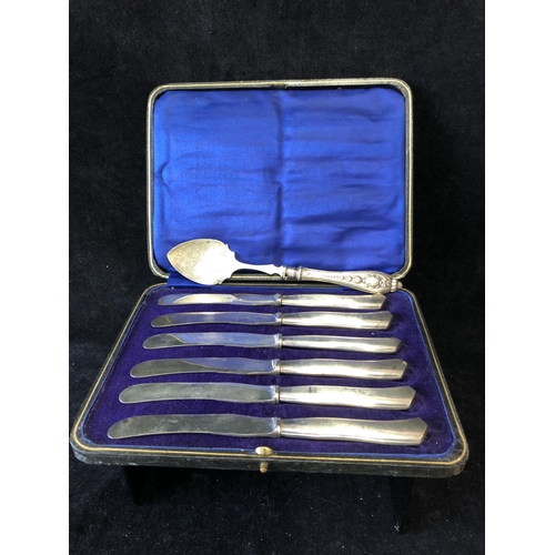 32 - A cased set of silver handled butter knives; and a preserve spoon with silver ferrule (8)