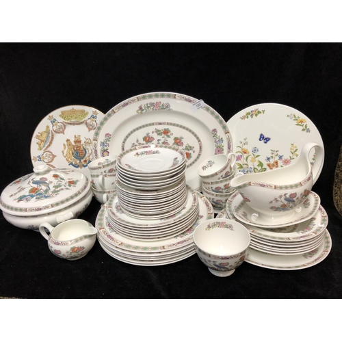 134 - Wedgwood - Kutani Crane pattern, part dinner service, comprises: 6 Dinner plates; 6 dessert plates; ... 