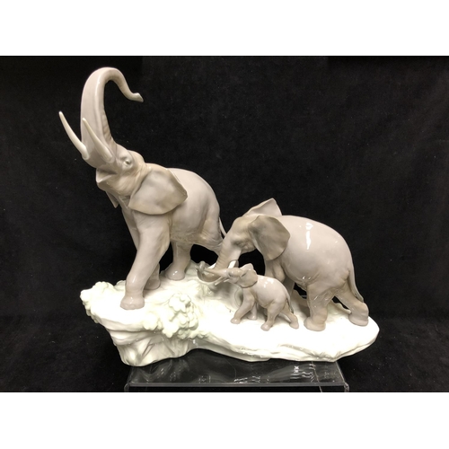 140 - Lladro porcelain figure group, Elephants Walking, No 1150, designed by Fulgencio Garcia, circa 1971,... 