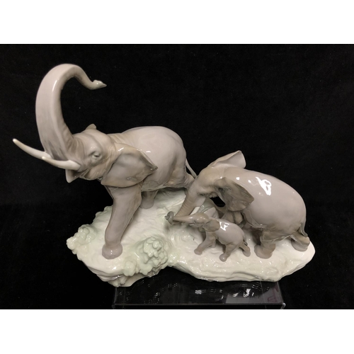 140 - Lladro porcelain figure group, Elephants Walking, No 1150, designed by Fulgencio Garcia, circa 1971,... 