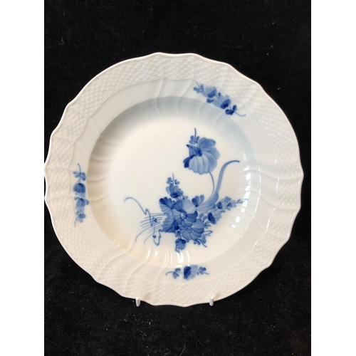 71 - Royal Copenhagen porcelain, eight dinner plates, of blue flower curved pattern, pattern number 10/16... 