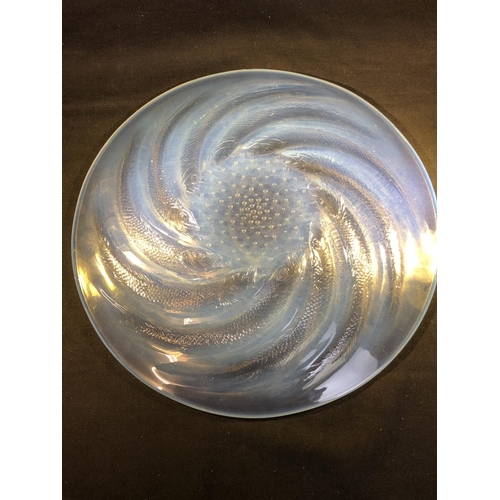 34 - Lalique - Poisson, an opalescent glass plate, decorated with curved fish radiating from a central bo... 