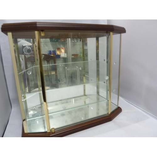kook een maaltijd Distributie Achterhouden A small glazed display cabinet, suitable for the display of Swarovski  crystal, 37.5cm max