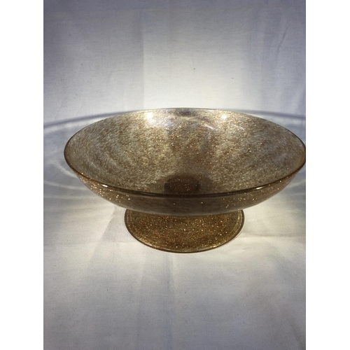 76 - Barovier - an aventurine glass tazza, of circular bowl on low foot, 22.5cm diam