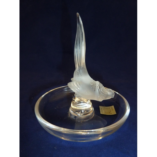 105 - Lalique - a Faisan glass cendrier, modelled with a frosted glass figure of a pheasant bird to the ce... 