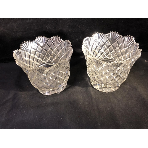 195 - English Glass - A pair of cut glass bowls, for either sugar or tea mixing, the bell form bowl cut wi... 