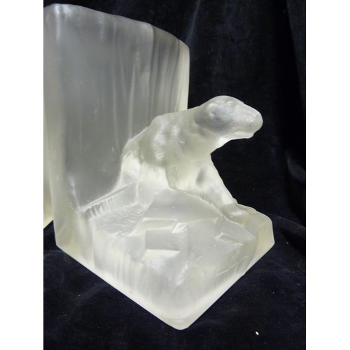 107 - Hale Thompson - a pair of frosted glass book-ends, in the form of Polar bears on icebergs, 15.8 cm h... 