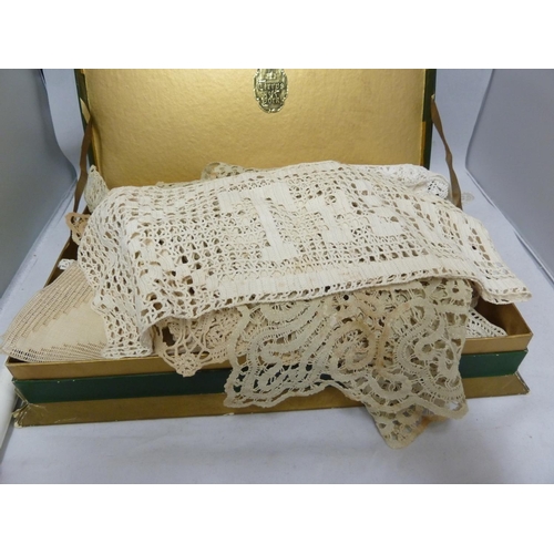 122 - A quantity of Maltese lace table linen, traycloth, coaster cloths, napkins; crochet work tablecloth ... 