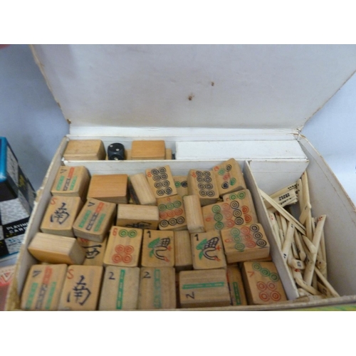 125 - Various vintage games and playing cards, including: Mah Jong, Lotto and Sorry (qty)