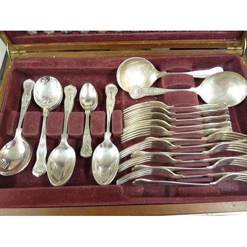 2 - A canteen of silver plated cutlery, Kings Pattern, comprises: 6 dinner knives, 6 dinner forks; 6 des... 