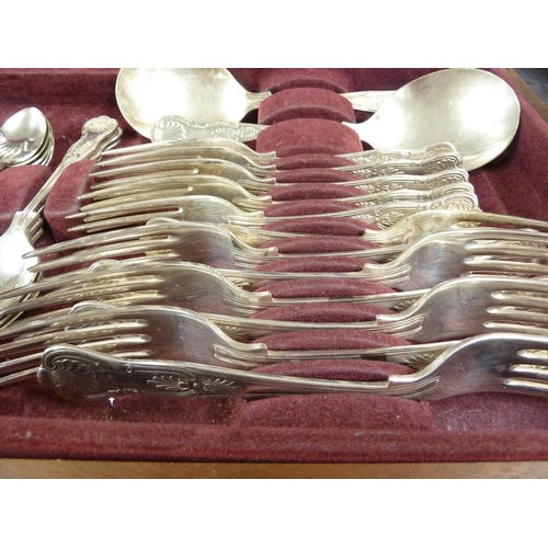 2 - A canteen of silver plated cutlery, Kings Pattern, comprises: 6 dinner knives, 6 dinner forks; 6 des... 