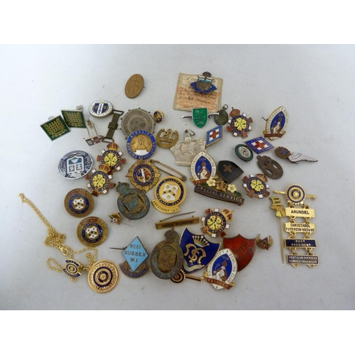 71 - Various enamelled and military badges including -a Womens League of Heath and Beauty Junior Section ... 