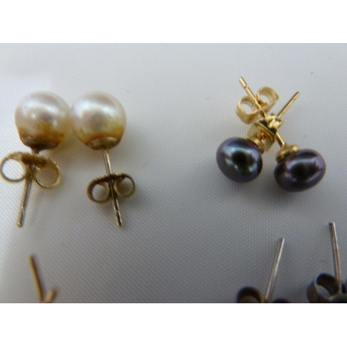 64 - Seven pairs of pearl stud earrings, yellow metal fittings (7)