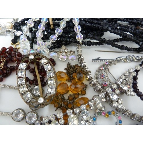 61 - Vintage costume jewellery - varius items of diamante and old paste set items, including a headband (... 