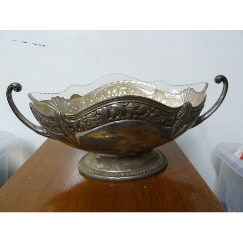 89 - A quantity of silver plate, including an Edwardian centrepiece bowl and a cased set of WMF coffee sp... 