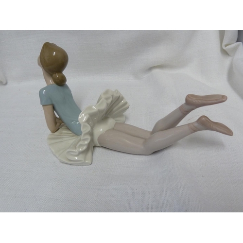 Retired Lladro Ballerina Figure - Lladro and Nao - Ceramics