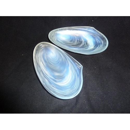 6 - Sabino - a pair of opalescent glass shell form bowls, marked Vernox, Paris, 14.5cm max (2)