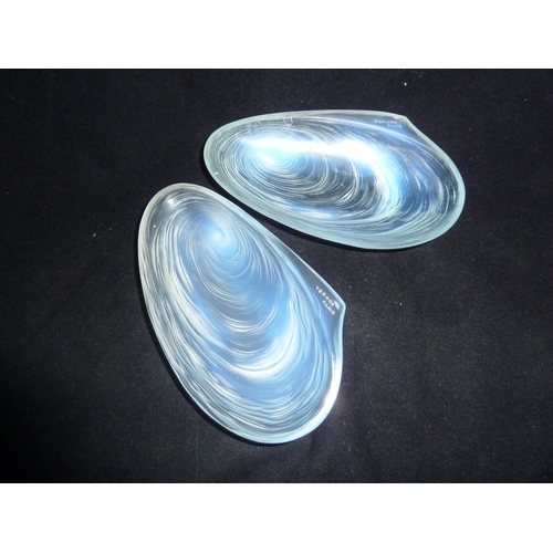 6 - Sabino - a pair of opalescent glass shell form bowls, marked Vernox, Paris, 14.5cm max (2)