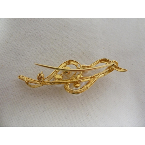 40 - A pearl set 750 marked yellow metal branch form brooch, 6cm long, 8.2 grms
