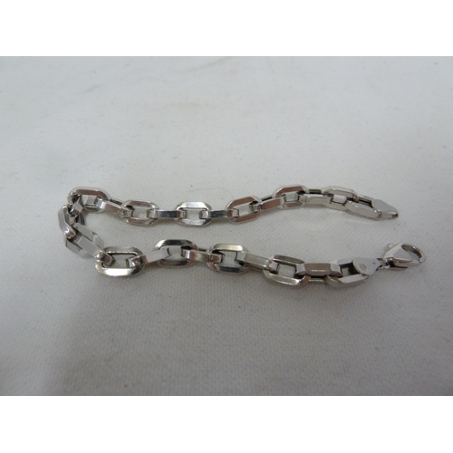 50 - A hallmarked platinum flattened chain bracelet, 20.5m long, 14.6 grms