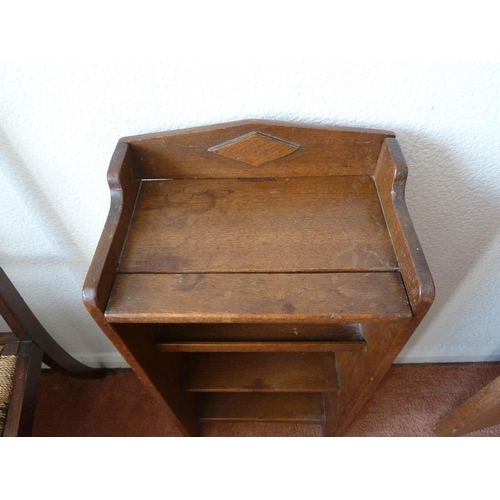 211 - An oak gentleman's compactum, includes pipe rack, candle slide and secret compartment, 76 cm high x ... 