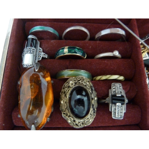 32 - A box of costume jewellery including Art Deco style marcasite rings; one white metal ring marked 525... 